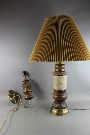 Bordslampa och vägglampa