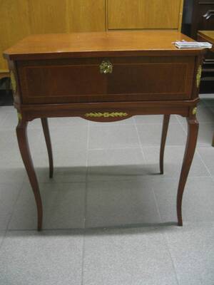 Bestickschatull, På ben Rokokostil