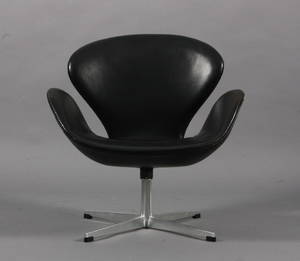 Arne Jacobsen. Svanen. Lænestol, model 3320 