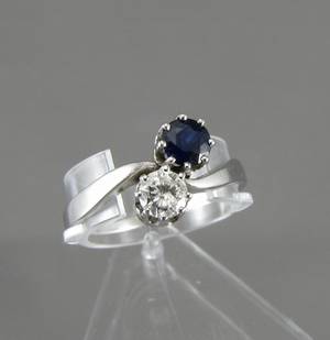 Weißgold Ring mit Saphir ca. 0.30 ct. und Brillant ca. 0.28 ct.