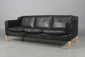 Stouby, tre pers. sofa af sort læder, model Eva 
