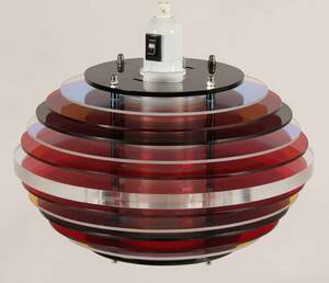 Dansk lampeproducent. Pendel af farvet plexiglasplast Denne vare er sat til omsalg under nyt varenummer 4407668