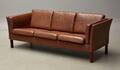 Dansk møbelproducent. Tre-personers sofa, læder