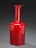 Otto Bauer for Holmegaard. Vase af rødt glas 