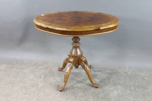 Pelarbord i rokokostil 