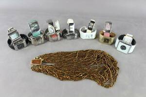 Diverse armbandsur och smycken