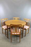 Matgrupp i teak 5 delar, bord och stolar 4 st