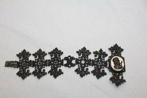 ARMBAND I JÄRN