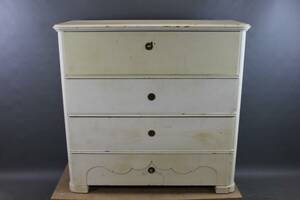 Byrå i furu 1800-tal