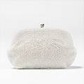 Clutch broderad med vita pärlor, 12 x 19 cm