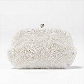 Clutch broderad med vita pärlor, 12 x 19 cm