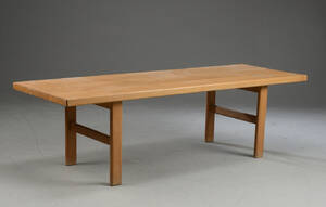 Dansk Møbelproducent. Sofabord af egetræ. Denne vare er sat til omsalg under nyt varenummer 4194053