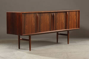 Kurt Østervig. Lav skænk af palisander 