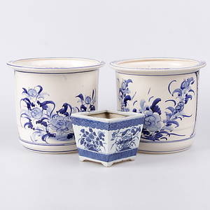  YTTERFODERKRUKOR, 3 delar, keramik, 1900-tal.