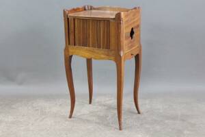 Sängbord i rokokostil