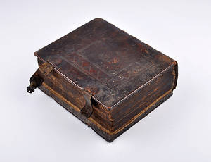  VERLAG CORNELIUS JOHANN STERN, LÜNEBURG. Frühe Haus-Postille aus 1738, Widmung Johann Wilhem Gerstner.