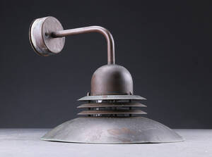 Alfred Homann  Ole V. Kjær. Udendørs væglampe, kobber