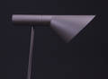 Arne Jacobsen 1902 - 1971. Gulvlampe model AJ, Koksgrå
