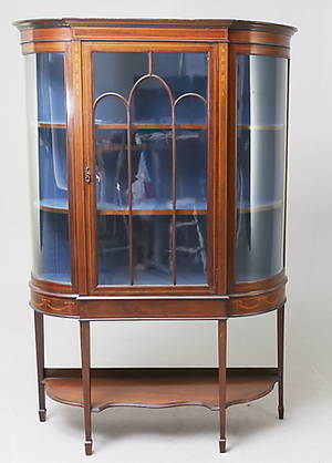  VITRINSKÅP, gustaviansk stil, 1900-tal.