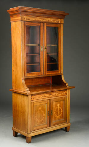 Vitrineskab af mahogni med intarsia. Empire stil. 1914. Denne vare er sat til omsalg under nyt varenummer 4179543