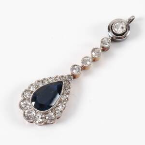 DEL AV SMYCKE Guld, briljanter och safir