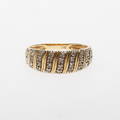  RING MED SMÅ DIAMANTER, 18k guld, vikt ca 3,3 gr.