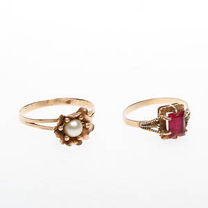  RINGAR, 2 st, 18k guld, vikt ca 4,3 gr.