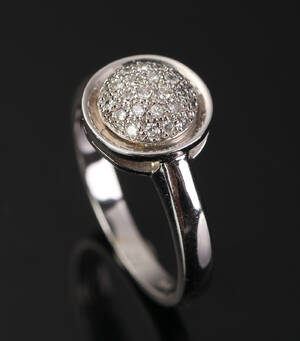 Diamantring af 14 kt hvidguld. Prydet med brillanter i alt ca. 0.16 ct Denne vare er sat til omsalg under nyt varenummer 5007140