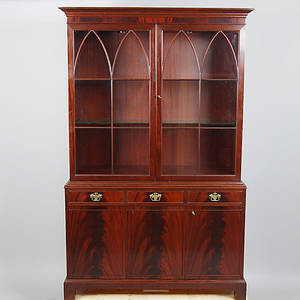  SKÅP MED VITRINÖVERDEL, mahogny, engelsk stil.