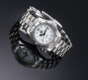 Tag Heuer Professional. Dameur i stål med hvid skive med dato, 1990erne Denne vare er sat til omsalg under nyt varenummer 5143685