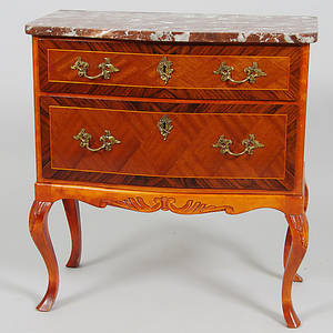  BYRÅ, 2-lådig, mahogny med intarsia och stenskiva, rokokostil.