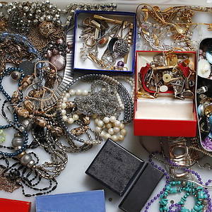  BIJOUTERIER, 1900-2000-tal.