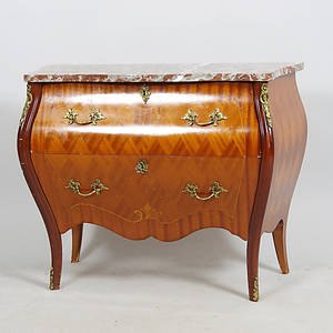  BYRÅ, 2-lådig med stenskiva, mahogny med intarsia, rokokostil.