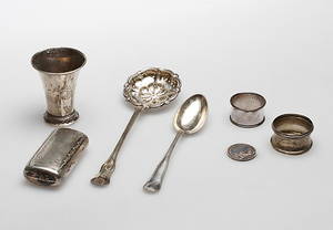 SILVERFÖREMÅL, 1800-1900-tal, vikt ca. 275 gram.