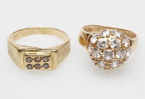 RINGAR MED STENAR, 2 st, 18k guld, vikt ca 9,4 gr.