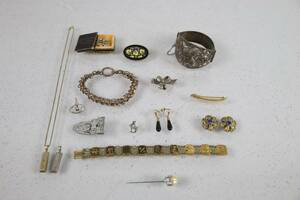 PARTI med smycken, bl.a. silver