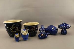 Ytterkrukor 2 st och trädgårdsfiguriner 5 st 