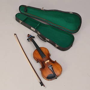  FIOL, med stråke, väska, 1900-tal.