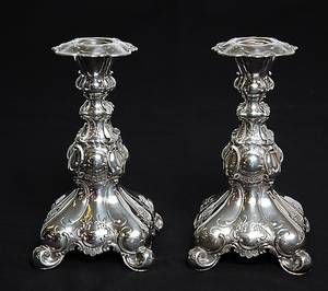  LJUSSTAKAR, 1 par nysilver, barockstil, GAB Stockholm, 1900-tal.