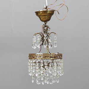  TAKLAMPA, 1900-tal. Höjd 28 cm.