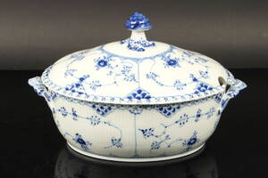 Royal Copenhagen. Musselmalet helblonde terrin nr. 1109, 1. sort Denne vare er sat til omsalg under nyt varenummer 5007383