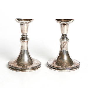 LJUSSTAKAR, ett par, silver, Eric Löfman, MGAB, Uppsala. 1900-tal.