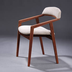 Dansk møbelproducent. Armstol af teak Denne vare er sat til omsalg under nyt varenummer 4386454