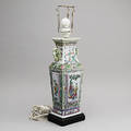  BORDSLAMPA, porslin, Kina, 1900-tal.