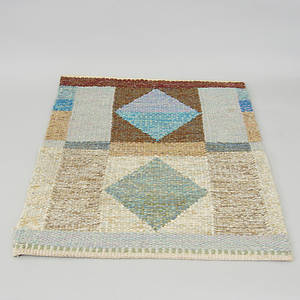  RÖLAKANMATTA, Medaljong, Kerstin Persson, etikett signerad.