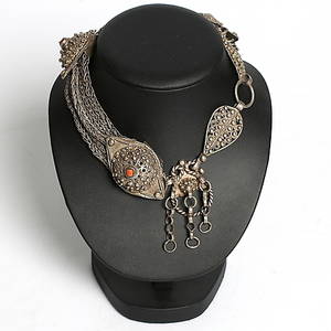 HALSBAND, silver, Persien. Vikt 144 gram.