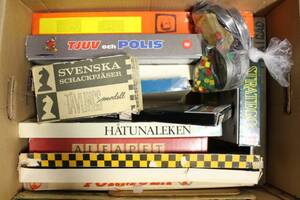 Låda med sällskapsspel 