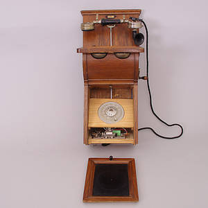  VÄGGTELEFON, tidigt 1900-tal.