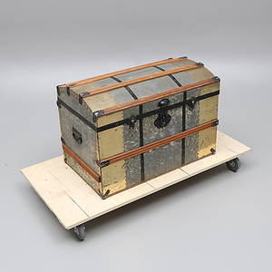  KOFFERT, 1900-talets första hälft.