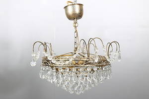  TAKLAMPA, metallstomme och prismor, 1900-talets andra hälft.